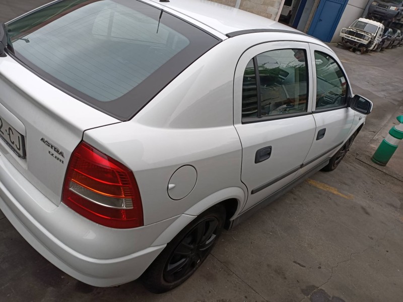 opel astra g berlina del año 2000