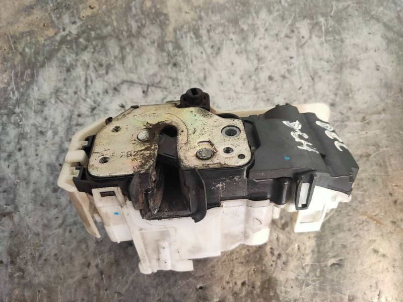 Recambio de motor cierre centralizado delantero derecho para lancia ypsilon (101) 1.3 jtd cat referencia OEM IAM 51739843  