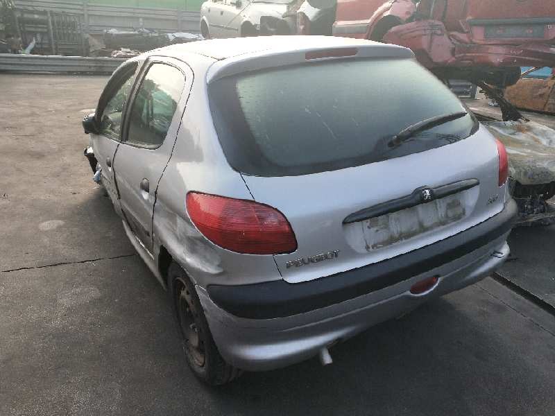 peugeot 206 berlina del año 2001