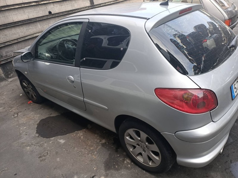 peugeot 206 berlina del año 2002