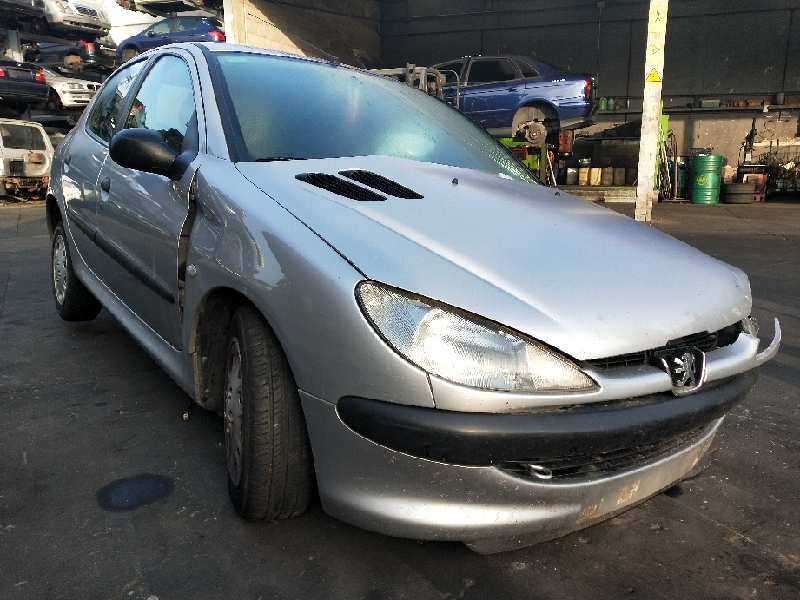 peugeot 206 berlina del año 2001
