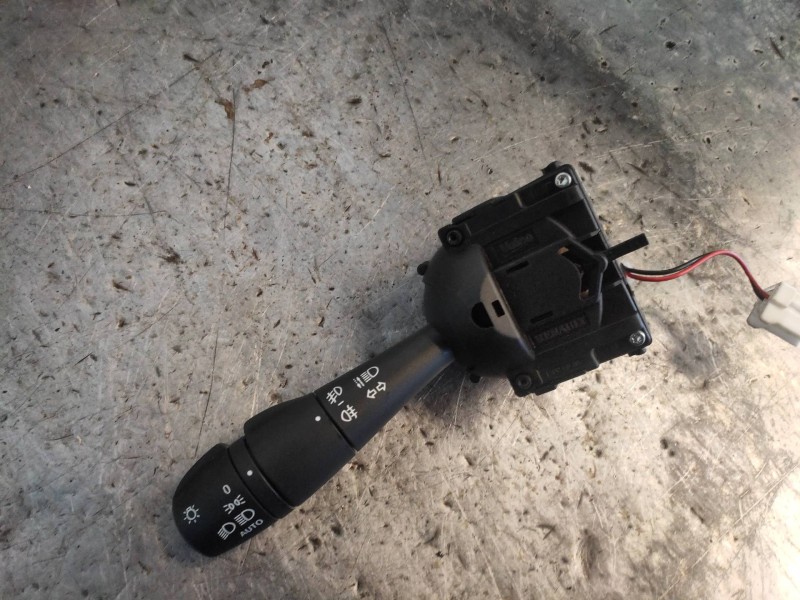 Recambio de mando luces para renault captur life referencia OEM IAM 255676085R  