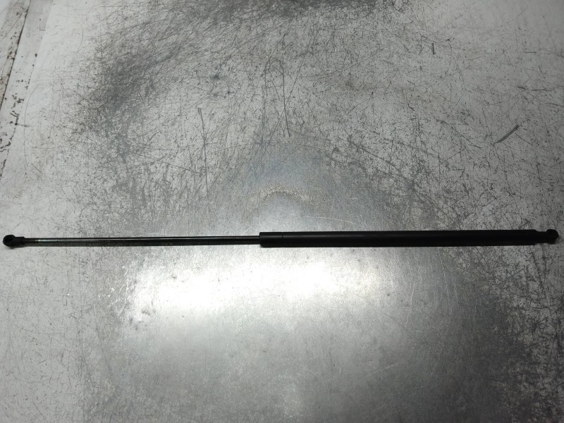 Recambio de amortiguadores capo para volvo v40 familiar 1.9 diesel cat referencia OEM IAM 30819865  