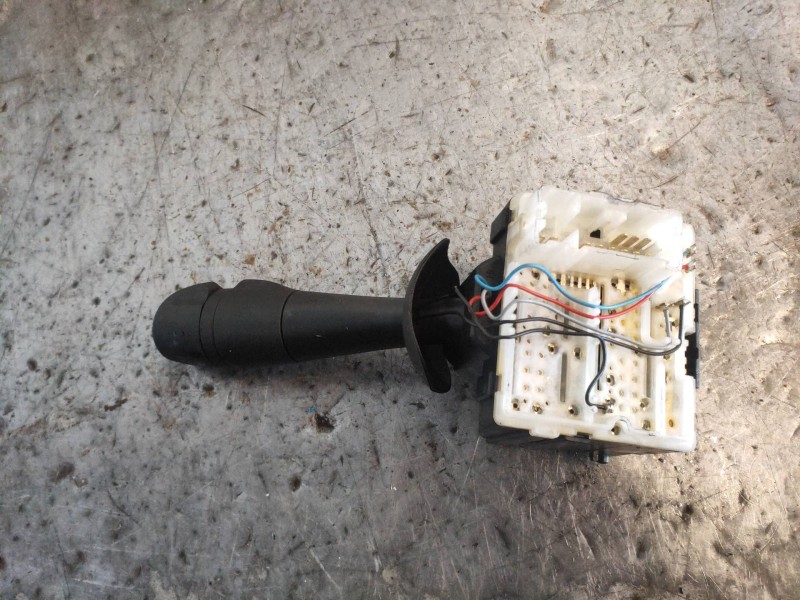 Recambio de mando limpia para renault captur life referencia OEM IAM 255676085R  