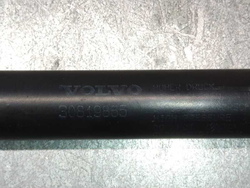 Recambio de amortiguadores capo para volvo v40 familiar 1.9 diesel cat referencia OEM IAM 30819865  