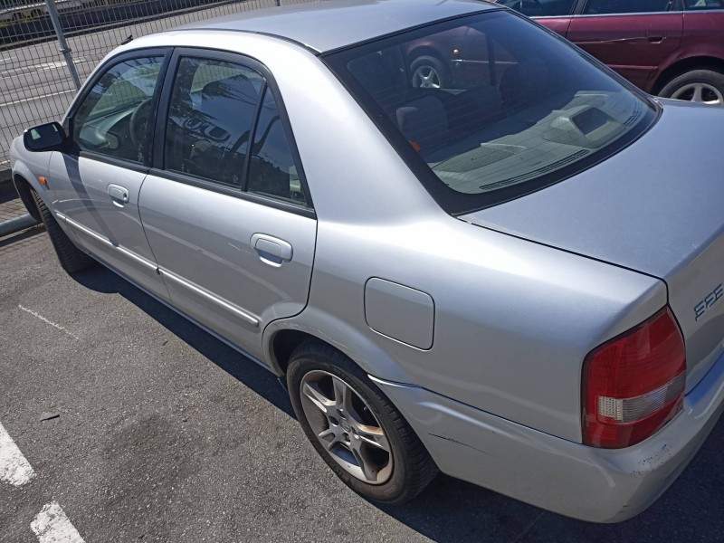 mazda 323 berl. f/s (bj) del año 2002