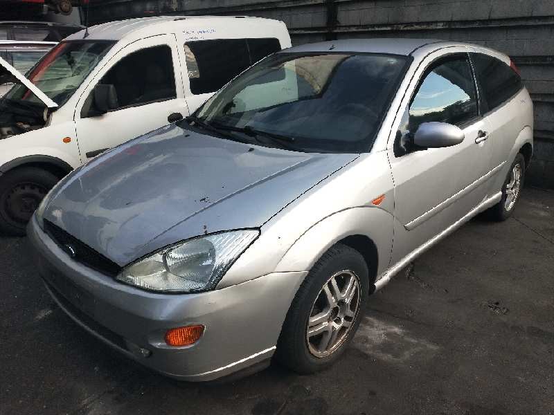 ford focus berlina (cak) del año 2001