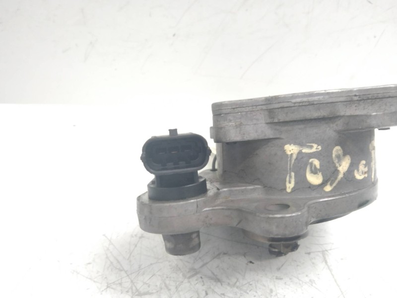 Recambio de depresor freno / bomba vacio para toyota corolla (e12) 1.4 d-4d luna compact referencia OEM IAM 01040518  