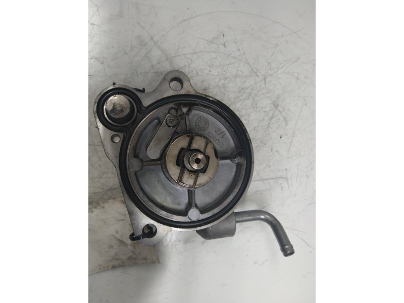 Recambio de depresor freno / bomba vacio para toyota corolla (e12) 1.4 d-4d luna compact referencia OEM IAM 01040518  