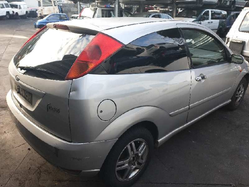 ford focus berlina (cak) del año 2001