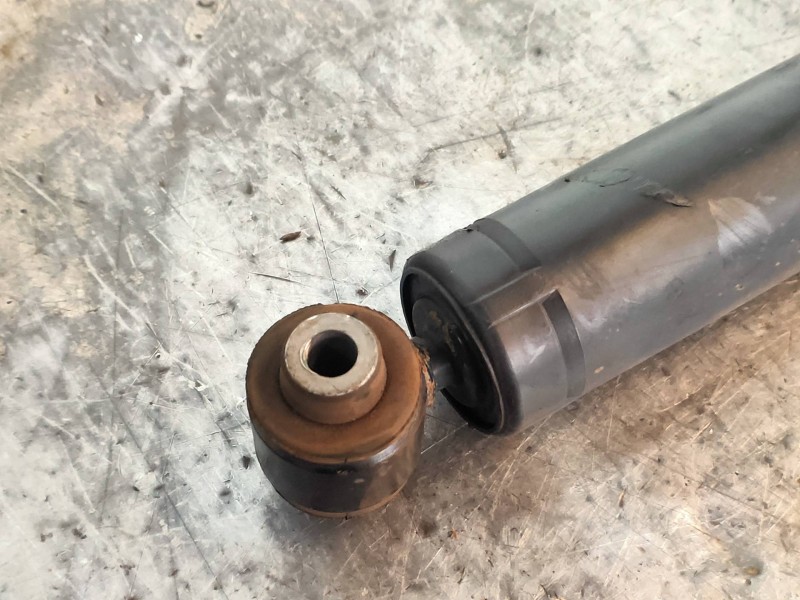 Recambio de amortiguador trasero izquierdo para citroen c4 cactus feel referencia OEM IAM 9809739280  