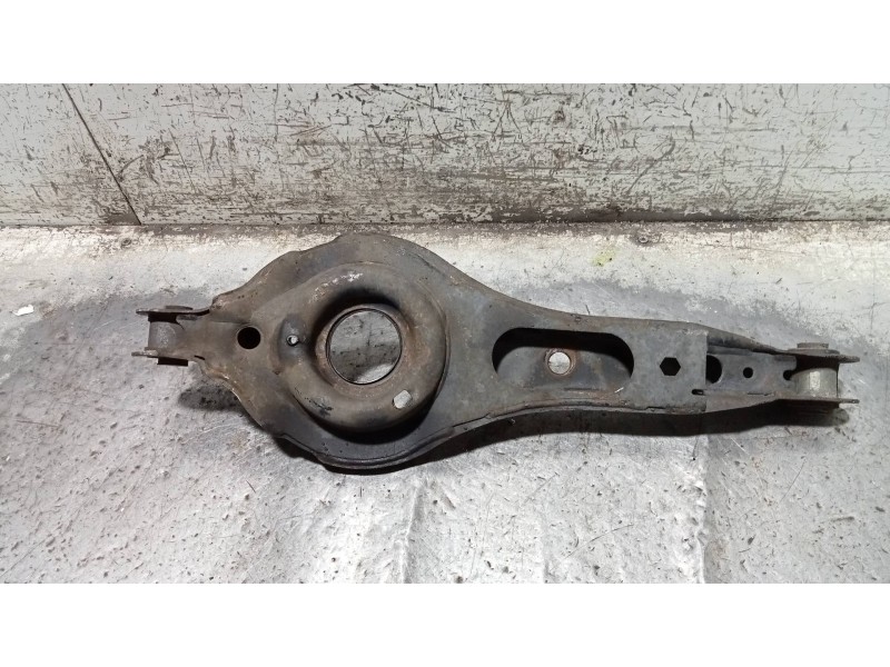 Recambio de brazo suspension inferior trasero izquierdo para volvo c30 d5 kinetic referencia OEM IAM   