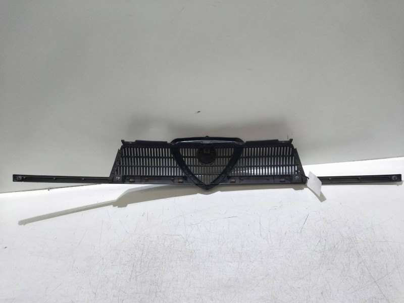 Recambio de rejilla delantera para alfa romeo 155 1.7 t.spark referencia OEM IAM   