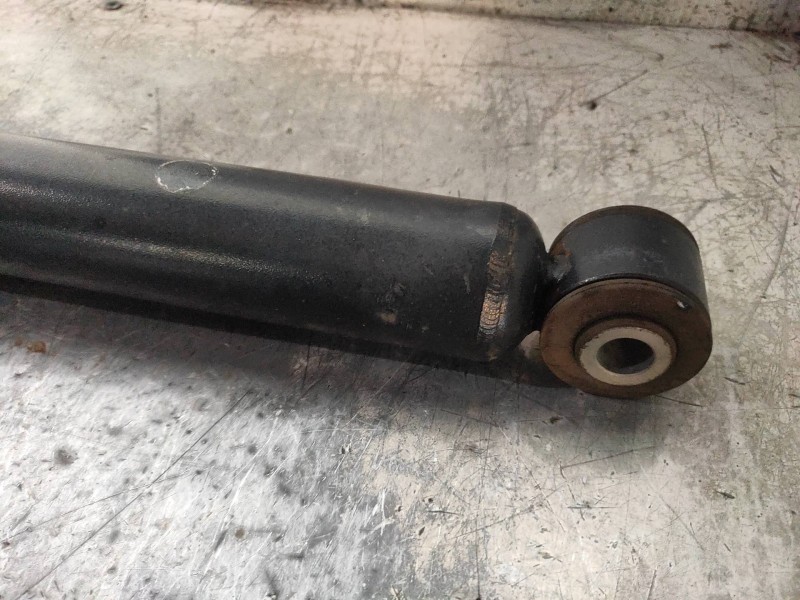 Recambio de amortiguador trasero derecho para renault captur life referencia OEM IAM 562107338R  