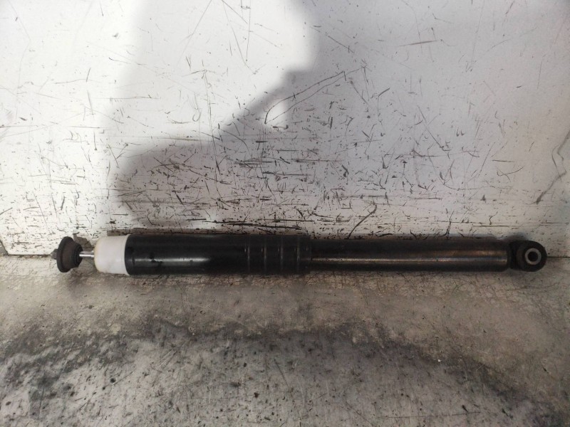 Recambio de amortiguador trasero izquierdo para renault captur life referencia OEM IAM 562107338R  