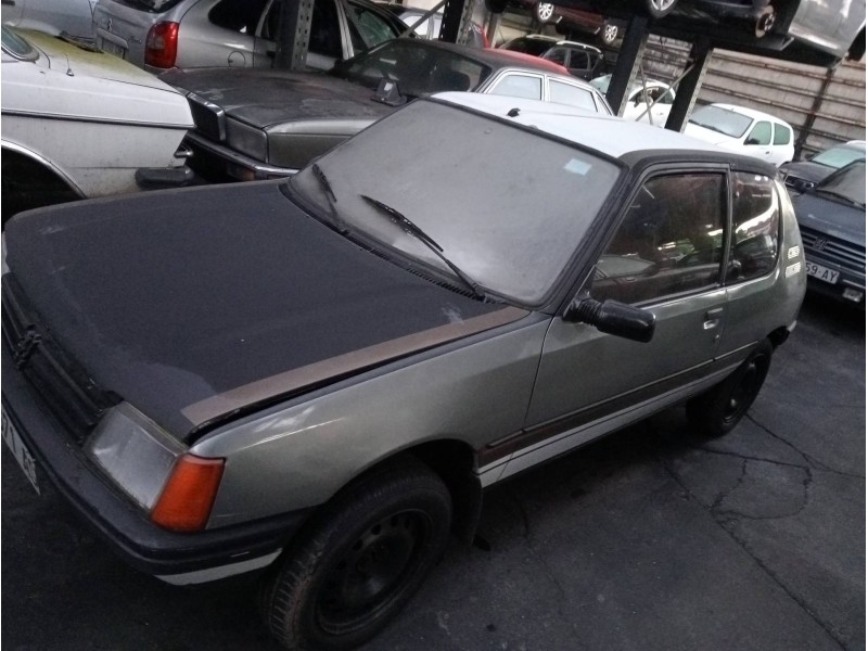 peugeot 205 berlina del año 1989