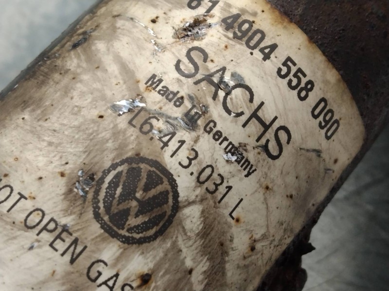 Recambio de amortiguador delantero izquierdo para volkswagen touareg (7l6) referencia OEM IAM 7L6413031L  