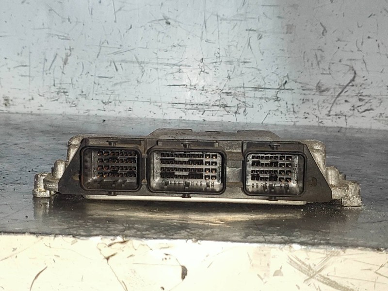 Recambio de centralita motor uce para renault laguna ii grandtour (kg0) expression pack referencia OEM IAM 0281012588 8200527713