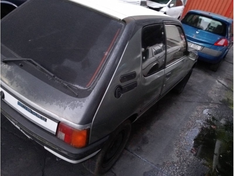 peugeot 205 berlina del año 1989