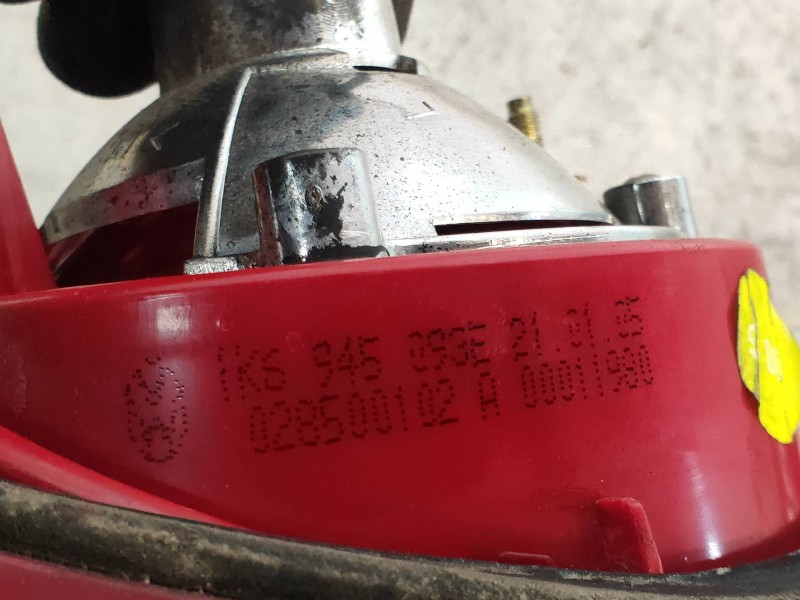 Recambio de piloto trasero izquierdo interior para volkswagen golf v berlina (1k1) highline 4motion referencia OEM IAM 1K6945093