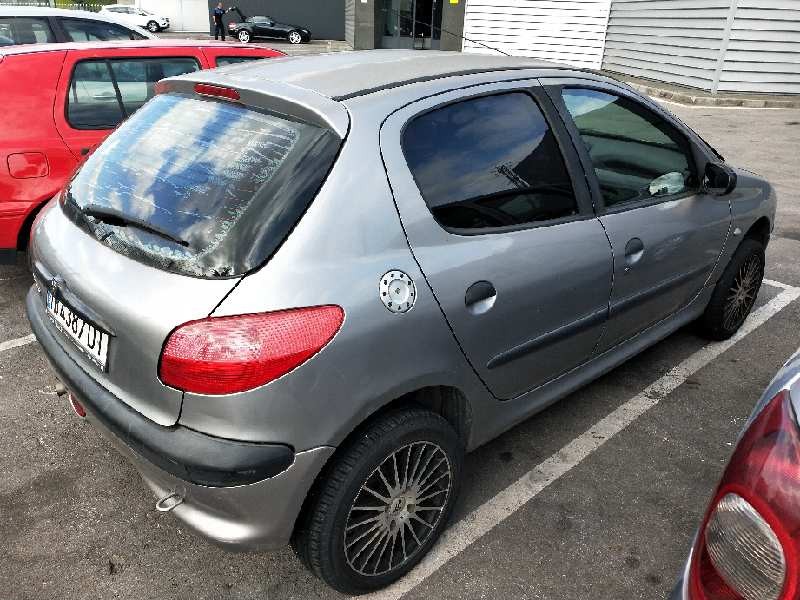 peugeot 206 berlina del año 2000