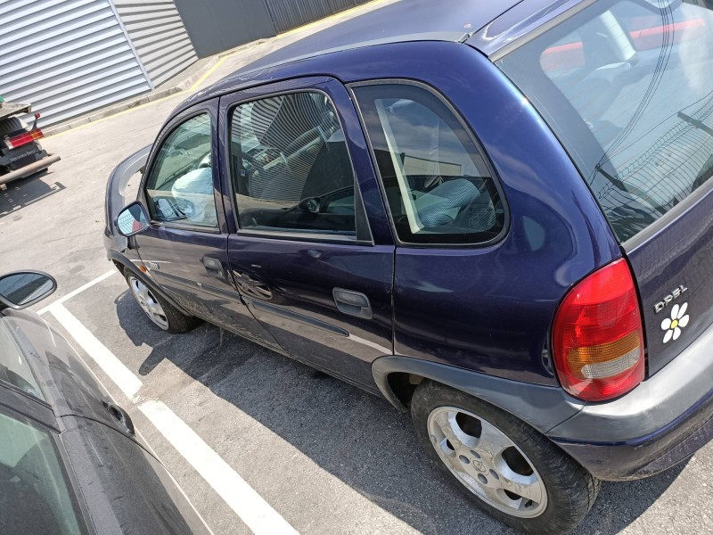 opel corsa b del año 2000