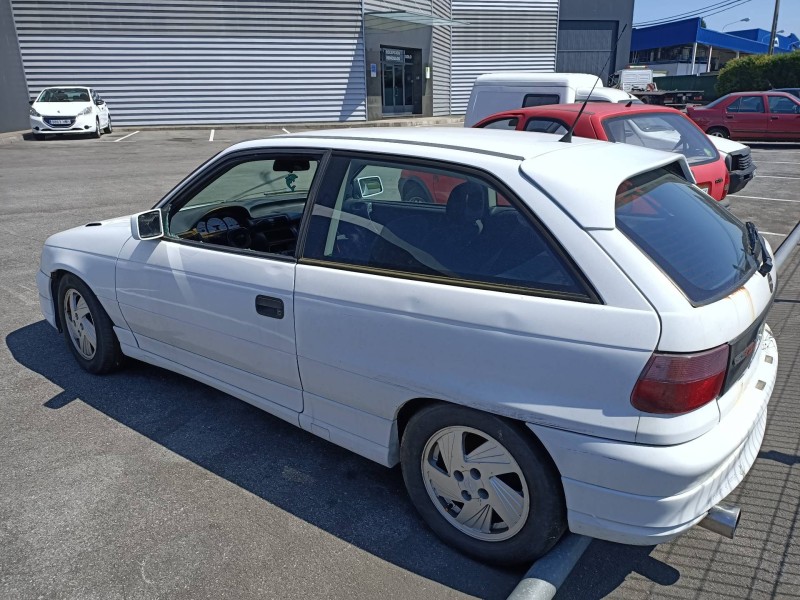opel astra f berlina del año 1992