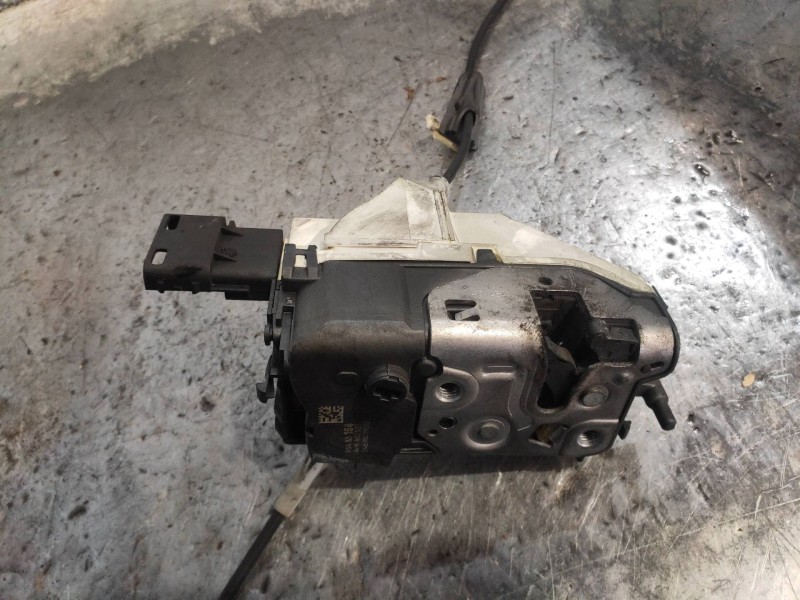 Recambio de motor cierre centralizado delantero derecho para peugeot 5008 premium referencia OEM IAM 825154  