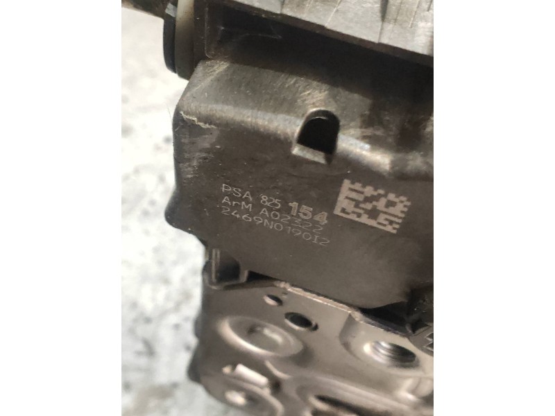 Recambio de motor cierre centralizado delantero derecho para peugeot 5008 premium referencia OEM IAM 825154  