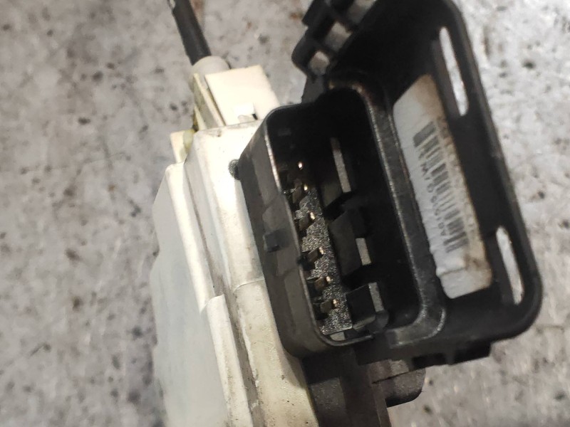 Recambio de motor cierre centralizado delantero derecho para peugeot 5008 premium referencia OEM IAM 825154  