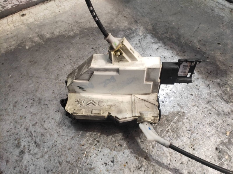 Recambio de motor cierre centralizado delantero derecho para peugeot 5008 premium referencia OEM IAM 825154  