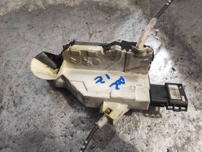 Recambio de motor cierre centralizado delantero izquierdo para peugeot 5008 premium referencia OEM IAM 825158  