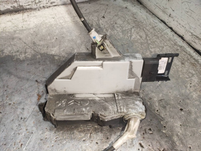 Recambio de motor cierre centralizado trasero derecho para peugeot 5008 premium referencia OEM IAM 833331  