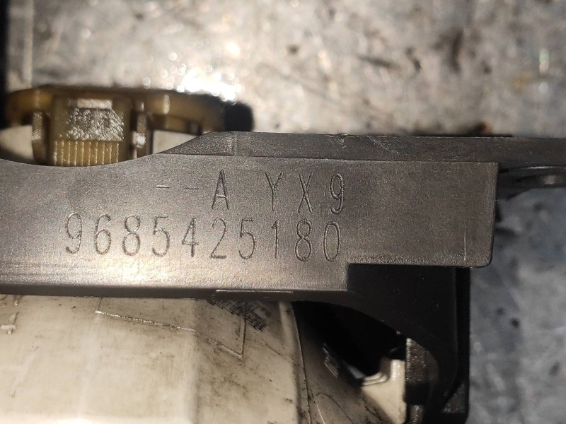 Recambio de faro antiniebla izquierdo para peugeot 5008 premium referencia OEM IAM 9685425180  