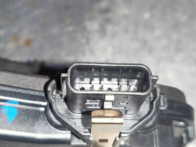 Recambio de motor cierre centralizado delantero derecho para renault captur xmod referencia OEM IAM 805022764R  