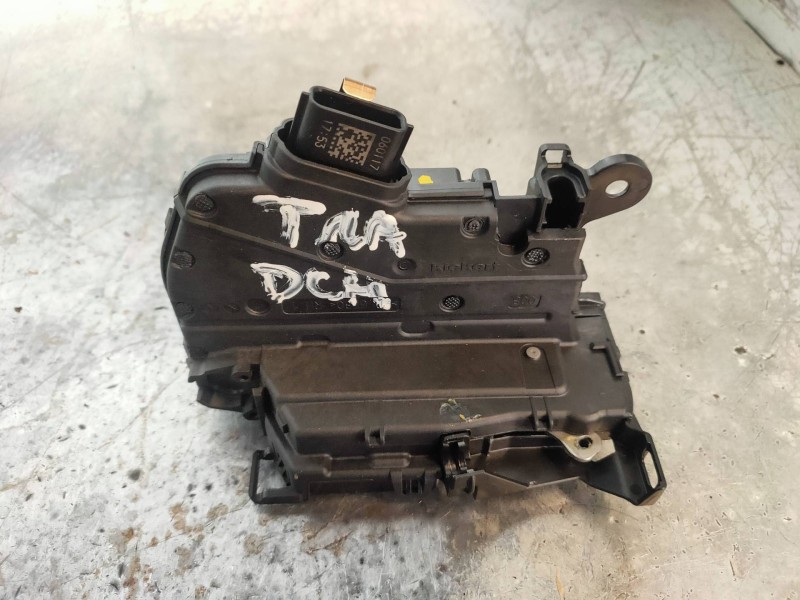 Recambio de motor cierre centralizado trasero derecho para renault captur xmod referencia OEM IAM 805027072R  