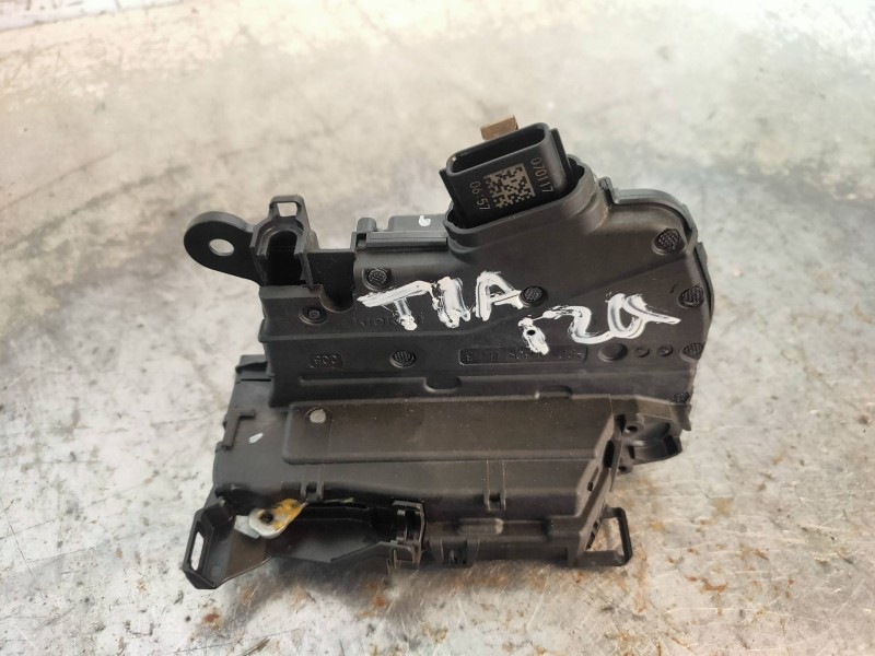 Recambio de motor cierre centralizado trasero izquierdo para renault captur xmod referencia OEM IAM 805034742R  