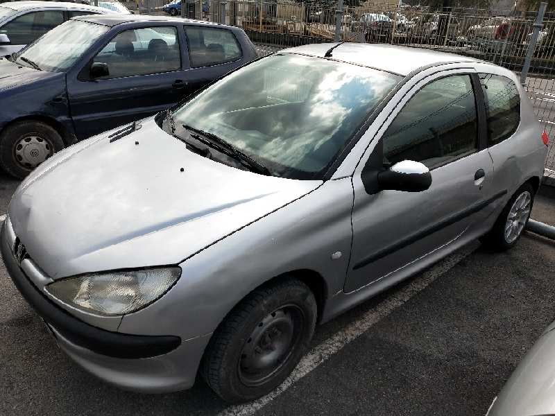peugeot 206 berlina del año 2001