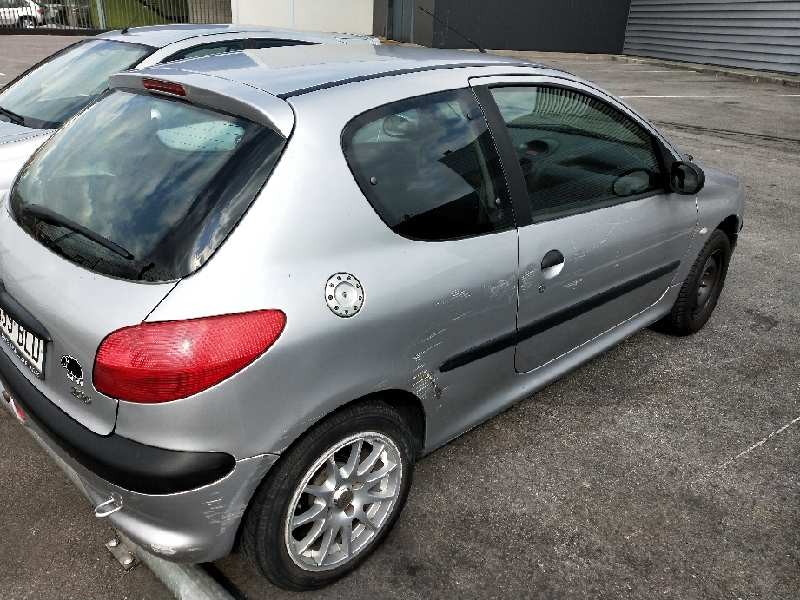 peugeot 206 berlina del año 2001