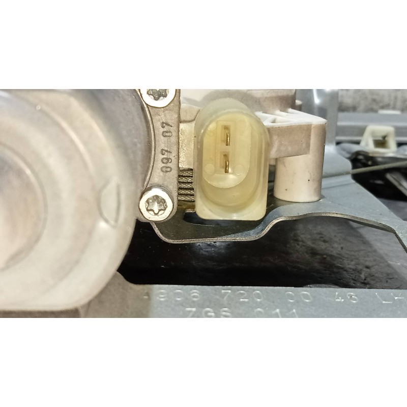 Recambio de elevalunas delantero izquierdo para mercedes sprinterii caja cerrada (desde 01.06) 2.1 cdi cat referencia OEM IAM A9