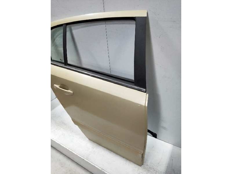 Recambio de puerta trasera derecha para opel astra h berlina 1.7 16v cdti referencia OEM IAM  5P 