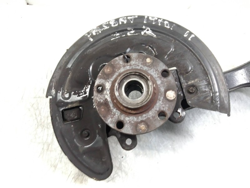 Recambio de mangueta delantera izquierda para volkswagen passat berlina (3b3) executive referencia OEM IAM   