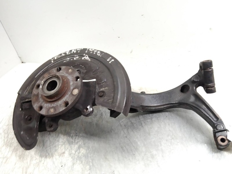 Recambio de mangueta delantera izquierda para volkswagen passat berlina (3b3) executive referencia OEM IAM   