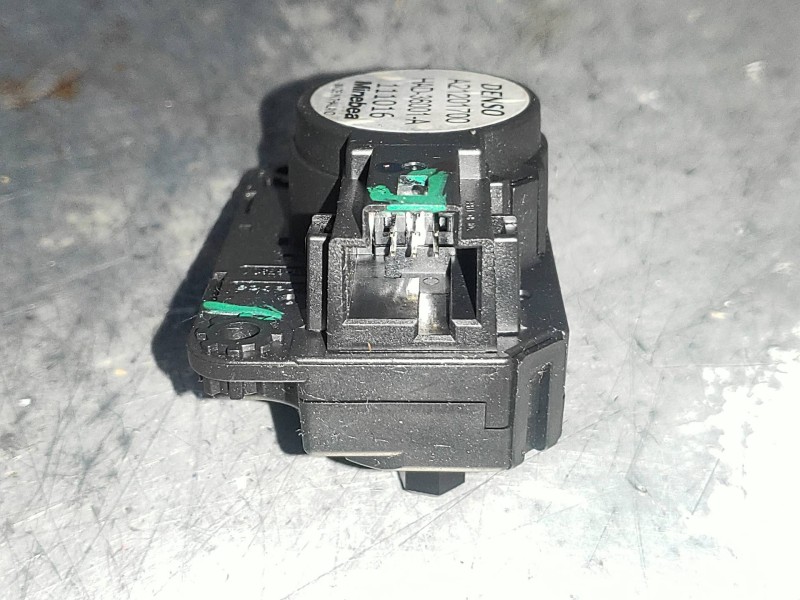 Recambio de motor apertura trampillas climatizador para renault captur xmod referencia OEM IAM A21201700  