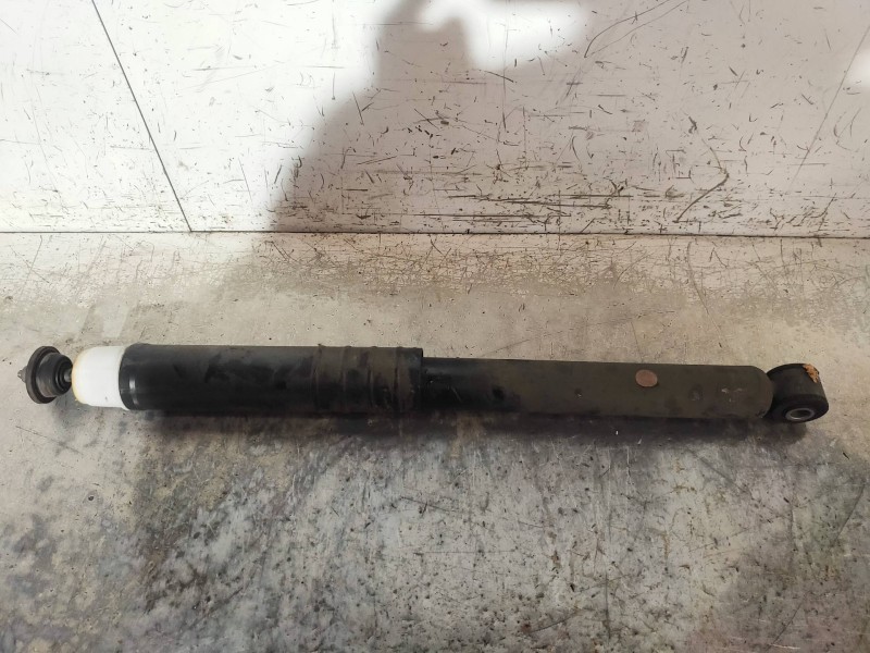 Recambio de amortiguador trasero derecho para renault captur xmod referencia OEM IAM 562107338R  