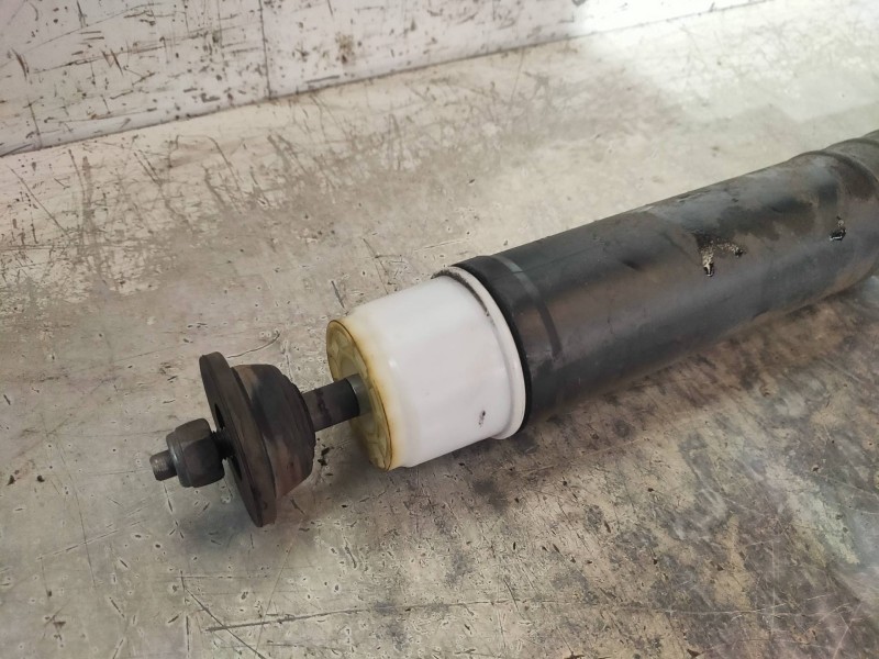 Recambio de amortiguador trasero derecho para renault captur xmod referencia OEM IAM 562107338R  