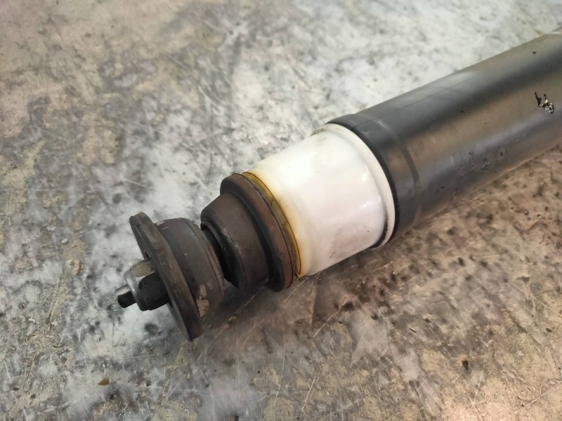 Recambio de amortiguador trasero izquierdo para renault captur xmod referencia OEM IAM 562107338R  