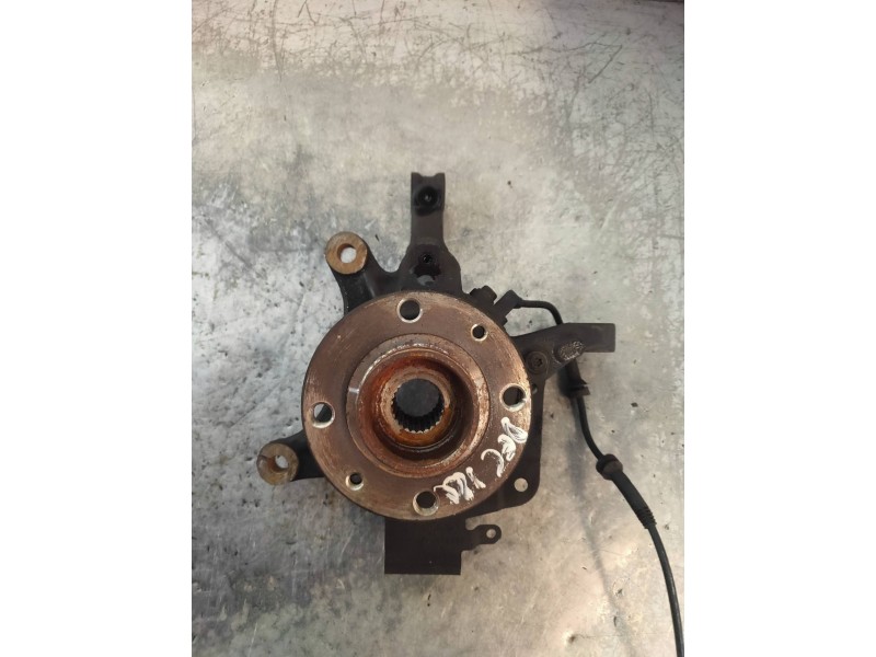 Recambio de mangueta delantera izquierda para renault captur xmod referencia OEM IAM   