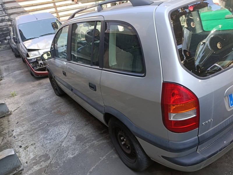 opel zafira a del año 2000
