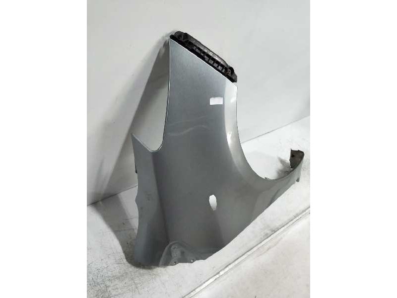 Recambio de aleta delantera derecha para toyota yaris connect referencia OEM IAM   